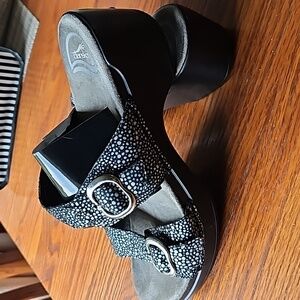 Dansko Leather Woman's Buckle Sandles Size 8